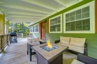 Fun Pet-Friendly Highlands Retreat w/ Fenced Yard! - B&B Highlands