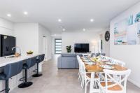 B&B Shellharbour Village - 'Harbour Escape' A Pristine Beachside Lifestyle - Bed and Breakfast Shellharbour Village