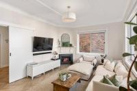 B&B Wollongong - Annie's Escape - Elegant Coastal Style by the Beach - Bed and Breakfast Wollongong