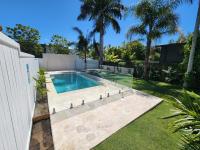 B&B Brisbane - Classic Brisbane Queenslander with Pool & Yard - Bed and Breakfast Brisbane