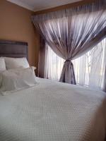 B&B Vosloorus - Urban Chic Home in Vosloorus, Boksburg - Bed and Breakfast Vosloorus