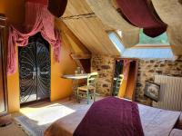Kamer met Queensize Bed en Uitzicht op de Tuin