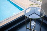Classic Suite at Embassy Gardens W/pool view - B&B Cantonments