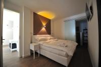 Suite with Lake View 05