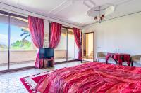 Suite with Mountain View