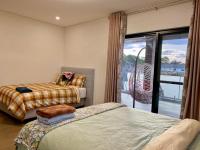Kamer met Queensize Bed en Balkon