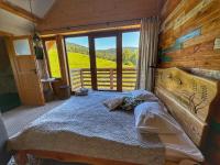 Apartment with Mountain View