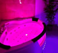 B&B Brunoy - Modern SPA - Cosy & Chic - JACCUZI - Bed and Breakfast Brunoy