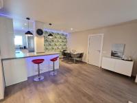 Emerald Apartment - Spacious Modern 2 Bedroom - Chambres d’hôtes