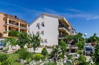 Two-Bedroom Apartment in Crikvenica 6 - Chambres d’hôtes