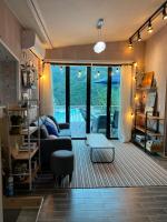 Us on Earth Guesthouse - B&B Danyang