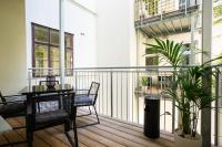Bright & Airy Apartment with Balcony near City Center - B&B Vienna