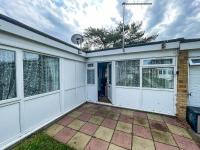 B&B Hemsby - Superb Chalet In Nearby Hemsby Beach In Norfolk With Free Wifi Ref 00122ba - Bed and Breakfast Hemsby