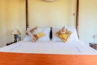 Sand and Shells Beach House- 4 Bedroom with a pool - B&B Mombasa