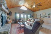 Beaver Lake Home with Game Room, Boat Slip and Views! - B&B Eureka Springs