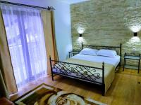 Kamer met Kingsize Bed en Uitzicht op de Bergen