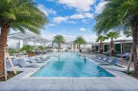 New Jax City Rooftop Pool - Chambres d’hôtes Jacksonville