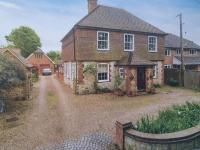 Nature Charm & Fruit Delights, multi-generation celebratory home -Try, Relax, Repeat - Sellindge - B&B Ashford