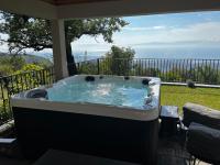 Villa Green Garden - Infinity Pool, Jacuzzi, Sauna and Panoramic Sea View - B&B Hreljin
