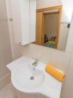 Appartamento con 2 Camere da Letto, Balcone e Vista mare