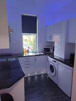 Moden Stylish large Southsea Apartment with jacuzzi bath sleeps 6 - B&B Portsmouth