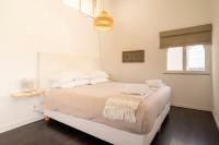 Zimmer mit Kingsize-Bett und Bergblick