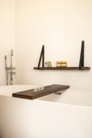 Zimmer mit Kingsize-Bett und Meerblick