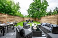 B&B Niagara Falls - Luxury Stylish Home, Walk to Falls, Fire Pit&More - Bed and Breakfast Niagara Falls