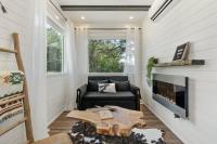 The Lonely Bull Luxury Container Home on 5 Acres - B&B Weatherford