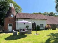 Beautiful 2 bed Oast - 15 acre farm - Tunbridge Wells - Bed and Breakfast