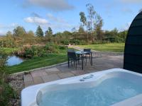 B&B Oban - Red Squirrel Pod with Hot Tub - Bed and Breakfast Oban