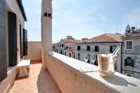 Apartment mit 2 Schlafzimmern, einer Terrasse und Blick auf den Kanal