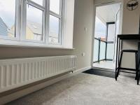 Brand New 1 Bed Apartment, 5min Drive to Racing & Main Strip, with Electric Parking Bay & Terrace LONG STAY WORK CONTRACTOR LEISURE - CITRINE - Ferienwohnung