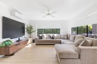Luxe By The Marina - Hamptons Chic at Hervey Bay - B&B