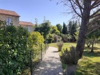 B&B Saint-Christol-les-Alès - Cuisine, chambres et salle de bains indépendants - Bed and Breakfast Saint-Christol-les-Alès