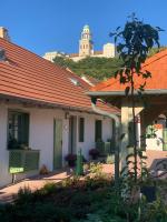 Pannonhalma Várlak Vendégház - B&B Pannonhalma