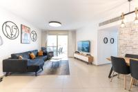 Neat 4BR Apt. With Parking/High Floor/Elevator/AC - Chambres d’hôtes Rishon LeZion