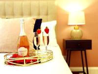 B&B Bournemouth - Splash of Colour Bournemouth Sleeps 4 Free Parking - Bed and Breakfast Bournemouth