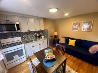 B&B Boston - Cozy Boston Getaway Apartment - Bed and Breakfast Boston