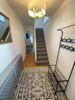 Stunning Modern Cozy 5 star 3 bedroom house-Free Parking Greater London Metro Stations hosted by Tony - Chambres d'hôtes Catford