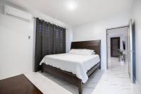 Lux Ramey Cir D 2 king bed w/Wi-Fi near airport. - Chambres d'hôtes Aguadilla