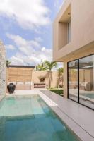 Minimalist Elegance: Tranquil Canggu Villa Yukki - B&B Canggu