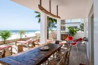 Ocean Blue Apartment with Panoramic Pool ZanzibarHouses - Bed and Breakfast