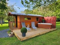 JOLIE ROULOTTE AVEC SON SPA - Bed and Breakfast