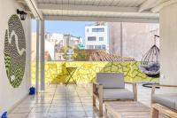 Chic rooftop studio w/ terrace - Near Acropolis - Bed and Breakfast Athene