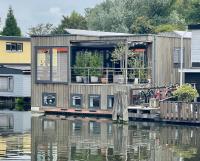 B&B Amsterdam - NOVA Houseboat DELUXE Free Bikes - Bed and Breakfast Amsterdam