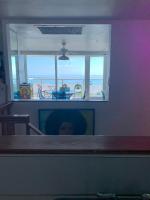 Castle BTH2 Stunning Oceanfront Townhouse, Private Beach Access, Private Pool Access, Tennis and Free Parking! - B&B Miami Beach
