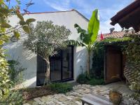 MAISON indépendante avec Jardin, très calme, CENTRE VILLE LA ROCHELLE - Chambres d’hôtes