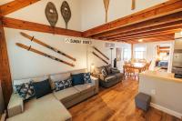 B&B Bethel - Newly Renovated, Spacious Condo, 3 min to the ski lifts! - Bed and Breakfast Bethel