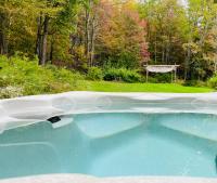 B&B Livingston Manor - Cozy and Charming Cottage with Jacuzzi and Fire Pit! - Bed and Breakfast Livingston Manor